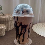 น้ำผลไม้สมูทตี้โยเกิร์ตปั่น & COFFEE TEA (FRUIT VILLAGE ฟรุตวิลเลจ ) หน้าเซเว่น s.1 โรงพยาบาลลานนา