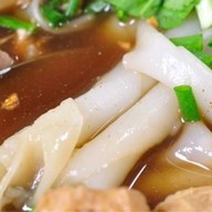 ลูกชิ้นทองสุข@ผัดไทครบรส หนองผึ้ง