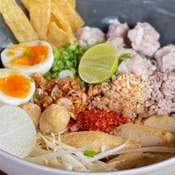 ก๋วยเตี๋ยวท่าอิฐ ต้มยำโบราณ ลูกชิ้นปลาทอด ท่าอิฐ