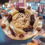 เครปเย็นโคตรไส้ ซอย4ตลาดอินดี้ปิ่นเกล้า ตลาดอินดี้ปิ่นเกล้า ซอย4กลางซอย