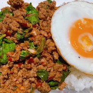 กะเพราพริกแห้ง เมืองโอ่ง สูตรโบราณ มีตังส์ Foods