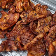 หมูย่างประตู 4 มทส.