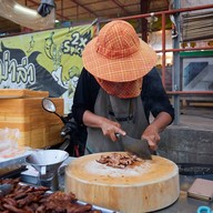 หมูย่างประตู 4 มทส.