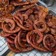 หมูย่างประตู 4 มทส.