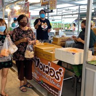 ลูกชิ้นนายน้อย/ปังเวอร์ ตลาดทองร่มเกล้า