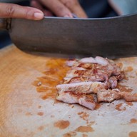 หมูย่างประตู 4 มทส.