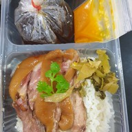 บ้านย่าขาหมูbyคุณย่า