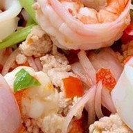 อาหารตามสั่ง ปิ่น&เพชร  🔥 ร้าน ตั้งอยู่ข้างร้านศรีอ่างแก้ว