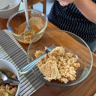 ไก่ทอด หมูทอด ลูกชิ้นทอด ตลาดโก้งโค้ง