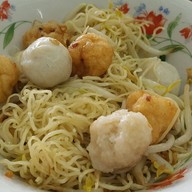 มุ้ย ลูกชิ้นปลาวรจักร