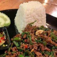 กะเพราไฟลุก