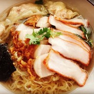 ร้านข้าวหมูแดง กรอกยายชา