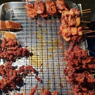 หมูทอดอ๊ะอายหมูปิ้งนมสด คลองเตย