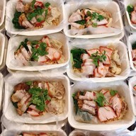 ร้านข้าวหมูแดง กรอกยายชา