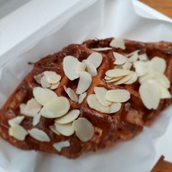 นุดแวะร้านเลาก่อน เลามี (กาแฟสด,ชานม,นมสด,ขนมปังปิ้ง,ครอฟเฟิล)