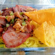 หมี่กระเด้าเขย่าก่อนกิน