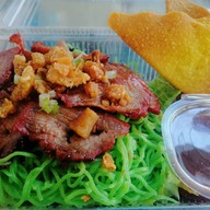 หมี่กระเด้าเขย่าก่อนกิน