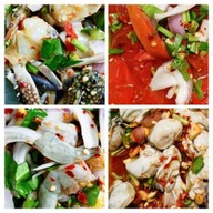 ข้าวไข่เจียวทรงเครื่อง&ยำแซ่บ