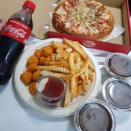 เมนูของร้าน Sunshine Pizza 😋 very delicious with the best cheese สุขสวัสดิ์