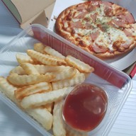 เมนูของร้าน Sunshine Pizza 😋 very delicious with the best cheese สุขสวัสดิ์