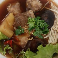 บูต้มเลือดหมู