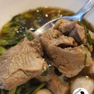 เมนูของร้าน นายอ้วน ก๋วยเตี๋ยวเนื้อ/หมู