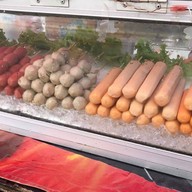 ร้านลูกชิ้นทอดวินเทจ(อยู่หน้าวัดบ้านช้าง)