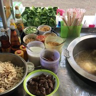 ร้านก๋วยเตี๋ยวไก่ฉีกตามอารมณ์ ก๋วยเตี๋ยวไก่ฉีกตามอารมณ์