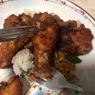 เมนูของร้าน ไก่ทอดหน้ากองปราบ