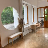 นพ คาเฟ่แอนด์บิสโทร บ้านดงม่อนกระทิง