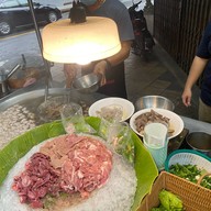 เกาเหลาเลือดหมู สุขุมวิท 23