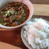 เมนูของร้าน ก๋วยเตี๋ยวเนื้อตุ๋นเฮียปอ ถนนอำเภอ เมืองสุราษ