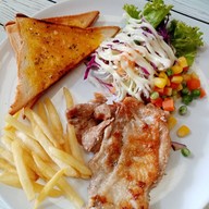 เมนู สเต็ก พระยาสุเรนทร์ 45 ซอย 10 เลขที่56/476