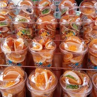 ร้านปารวตี ขนมเบื้อง ถังแตกหน้าโรงเรียนบุญวาทย์วิทยาลัย มีสาขาเดียวของจังหวัดลำปาง