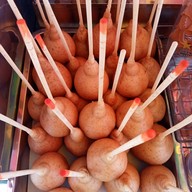 ร้านปารวตี ขนมเบื้อง ถังแตกหน้าโรงเรียนบุญวาทย์วิทยาลัย มีสาขาเดียวของจังหวัดลำปาง