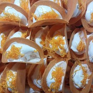 ร้านปารวตี ขนมเบื้อง ถังแตกหน้าโรงเรียนบุญวาทย์วิทยาลัย มีสาขาเดียวของจังหวัดลำปาง