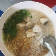 ร้านข้าวต้มปลาบูรพา