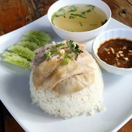 มีตังค์ก๋วยจั๊บไก่ตุ๋น / ข้าวไก่ตุ๋นยาจีน(เจ้าเก่าเจ้าเดิม)