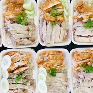 แม่หวาน ข้าวมันไก่-ข้าวขาหมู สาขาตลาดโต้รุ่งบ้านธาตุ สกลนคร