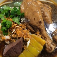 เลิศรส ก๋วยเตี๋ยวไก่ตุ๋นมะระ หมูตุ๋นยาจีน