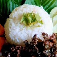 ทิชา หรอยรึงรัง ( ข้าวมัน อาหารตามสั่ง  )