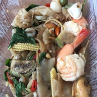 Aroydee(สาขาประเทศไทย) พัฒนาการตัดใหม่