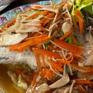 ปลานึ่ง ทอดสมุนไพร ตลาดสนามบิน