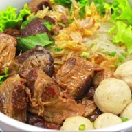 เลิศรส ก๋วยเตี๋ยวไก่ตุ๋นมะระ หมูตุ๋นยาจีน