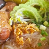 เลิศรส ก๋วยเตี๋ยวไก่ตุ๋นมะระ หมูตุ๋นยาจีน