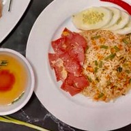 ร้านเค้กสีแดง By Ananta bakery เอื้ออาทรตึก48