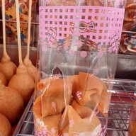 ร้านปารวตี ขนมเบื้อง ถังแตกหน้าโรงเรียนบุญวาทย์วิทยาลัย มีสาขาเดียวของจังหวัดลำปาง