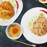 ร้านเค้กสีแดง By Ananta bakery เอื้ออาทรตึก48