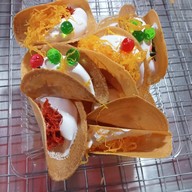 ร้านปารวตี ขนมเบื้อง ถังแตกหน้าโรงเรียนบุญวาทย์วิทยาลัย มีสาขาเดียวของจังหวัดลำปาง