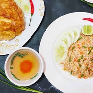 ร้านเค้กสีแดง By Ananta bakery เอื้ออาทรตึก48
